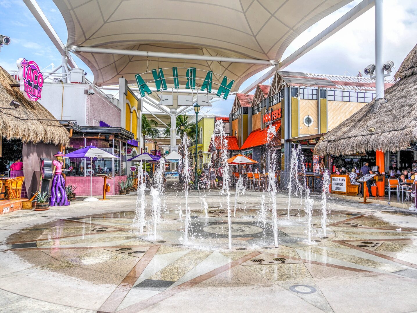 Outdoor shopping street cooled by Air2O